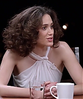 emmyrossumweb_comedyactressroundtable_hollywoodreporter17_001079.jpg