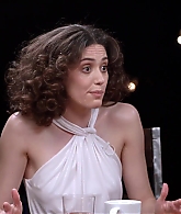 emmyrossumweb_comedyactressroundtable_hollywoodreporter17_002398.jpg