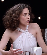 emmyrossumweb_comedyactressroundtable_hollywoodreporter17_002538.jpg